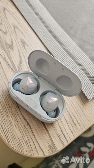 Беспроводные наушники samsung galaxy buds plus