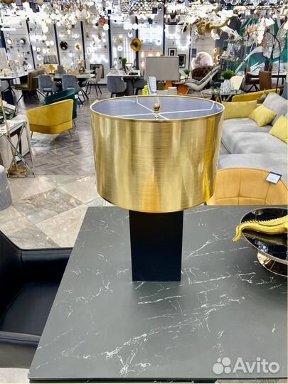 Настольная лампа