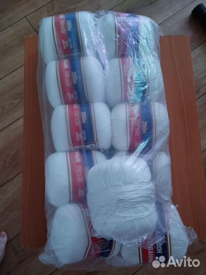 Нитки белые