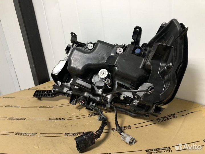 Фара правая Toyota Land Cruiser 200