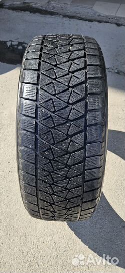 Bridgestone Blizzak DM-V2 275/50 R22 111Y