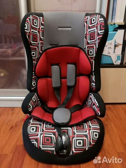Автомобильное кресло