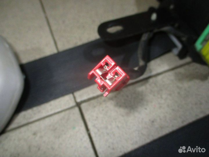 Ремень безопасности Mitsubishi Pajero 4