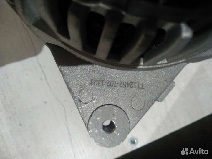 Продам генератор на Avensis 1ZZ TT12452