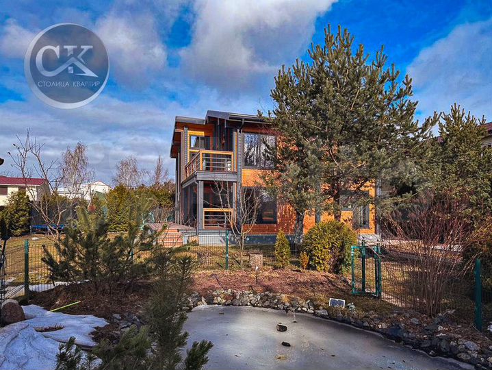 Дом 191,6 м² на участке 8,2 сот.