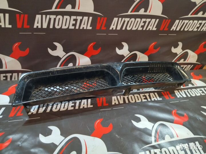 Решетка радиатора Mitsubishi Galant 8