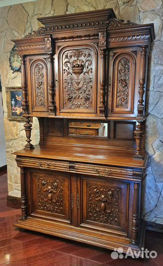 Антикварный буфет в стиле Ренессанс