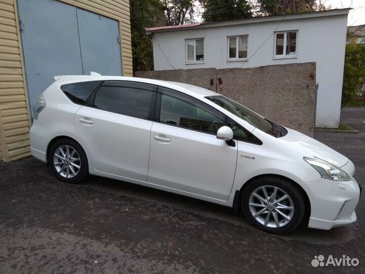 Toyota Prius Alpha 1.8 AT, 2011, 177 000 км