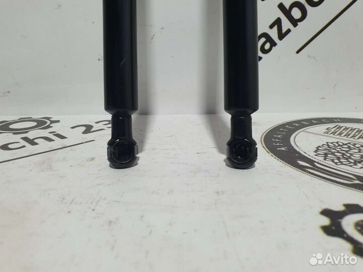 Амортизатор крышки багажника для Lexus IS250