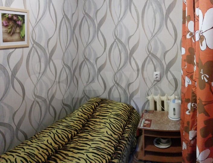 Комната 11 м² в 5-к., 2/2 эт.