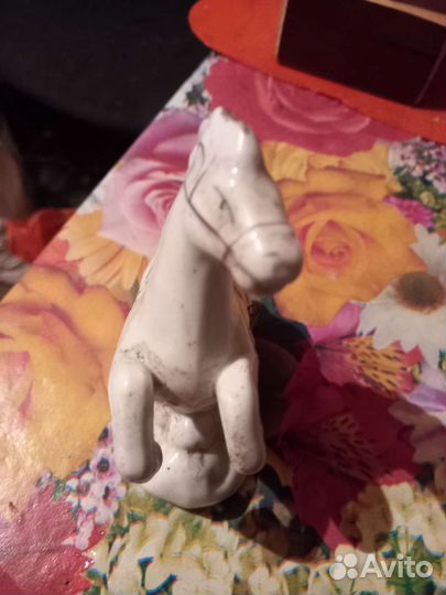 Декоративная фигурка конь