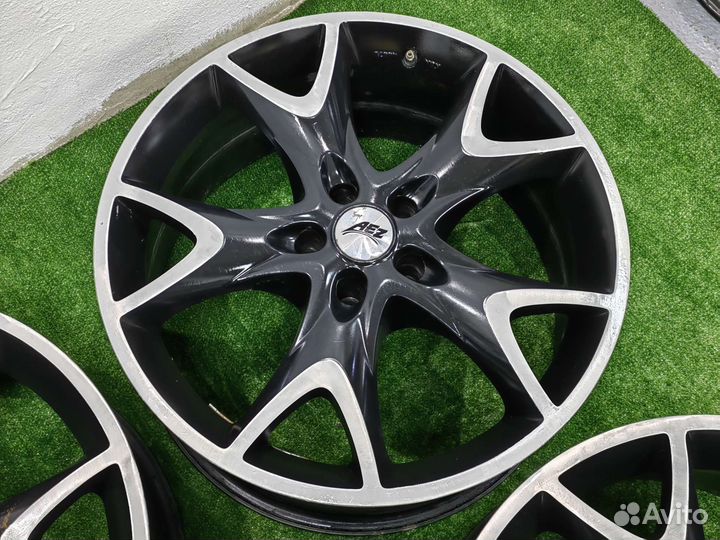 R-20 Aez Phoenix (5x114,3; Et30; 9j)