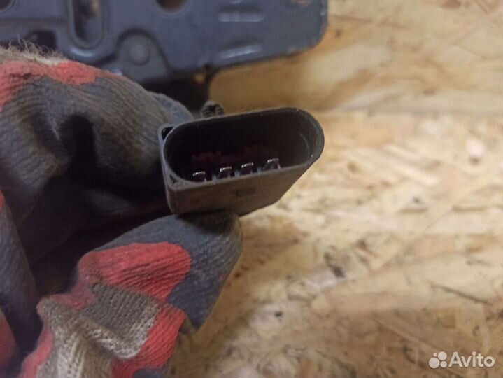 Замок капота Volkswagen Touareg 7L