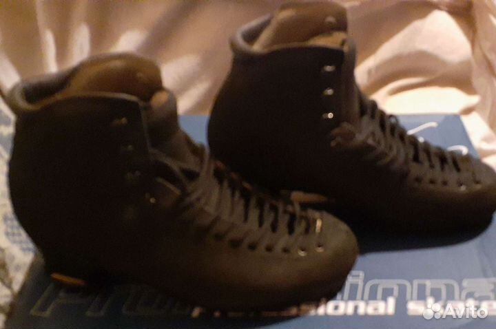 Фигурные коньки Risport rf3 черные р. 27.5