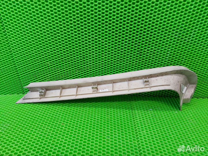 Обшивка крышки багажника левая Land Rover Range