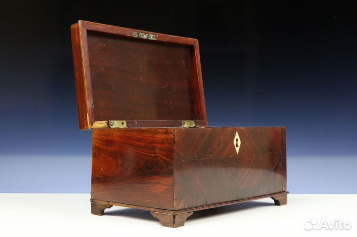 Шкатулка для чая. Шпон красного дерева. XIX-XX век