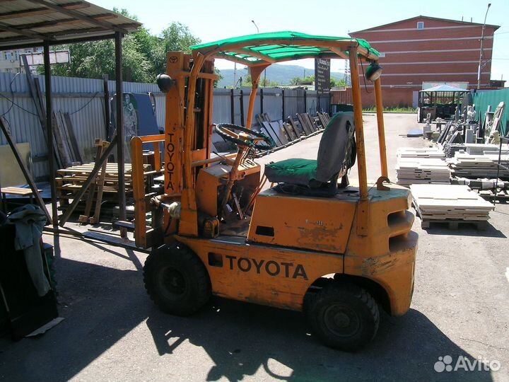 Вилочный погрузчик Toyota 2FG14, 1997