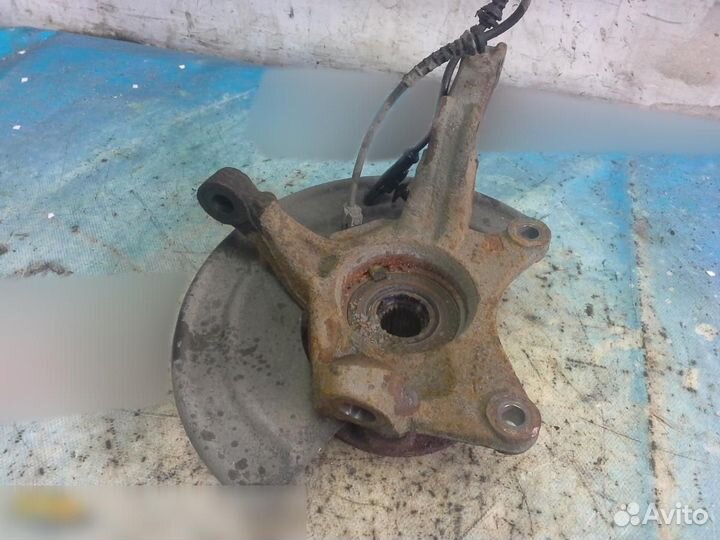 Кулак поворотный передний левый Renault Duster 201