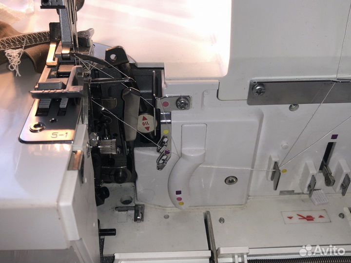 Pfaff coverlock 4852