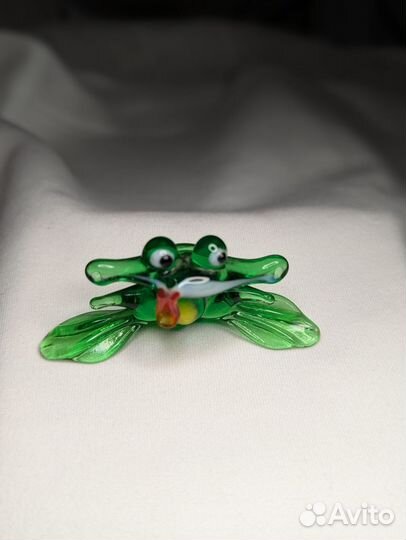 Фигурка лягушка