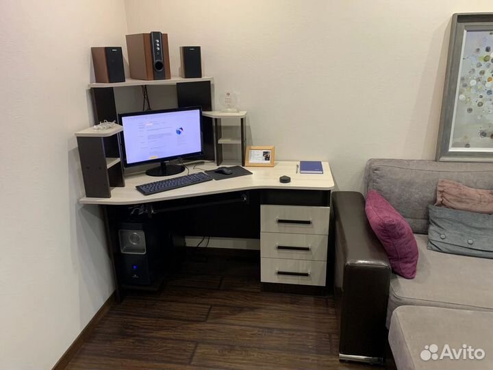 Угловой компьютерный стол новый