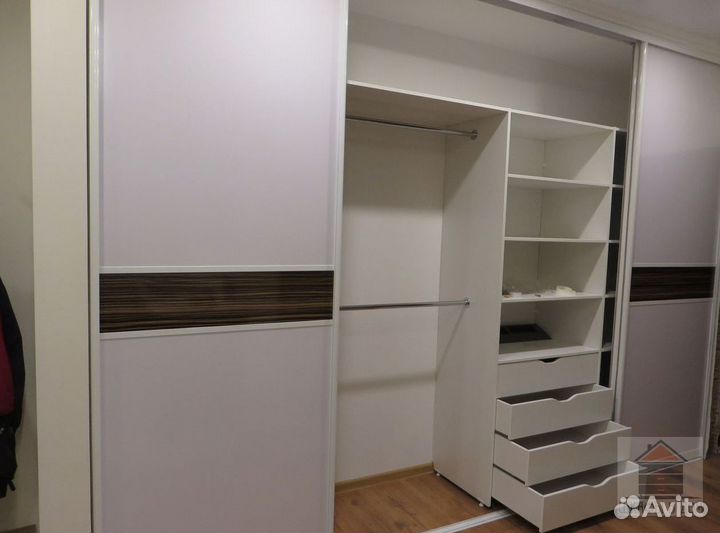 Шкаф с полками