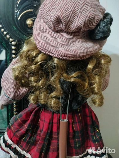 Кукла фарфоровая коллекционная