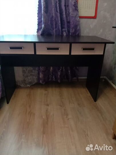 Стол письменный