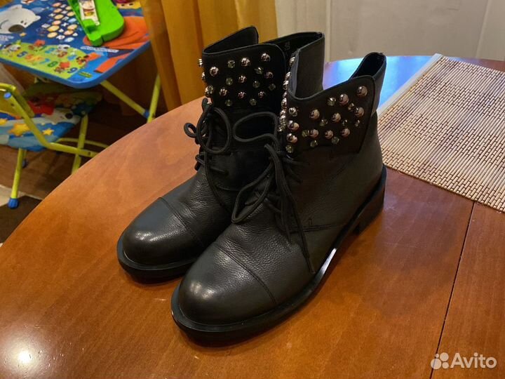 Женские осенние ботинки