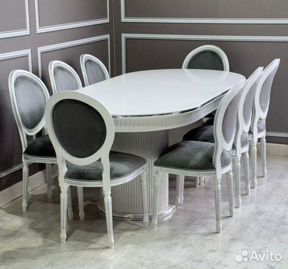 Стол со стульями в гостинную
