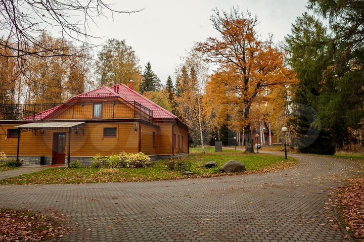 Коттедж 470 м² на участке 12 га