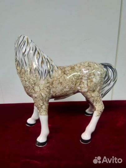 Статуэтка фарфор