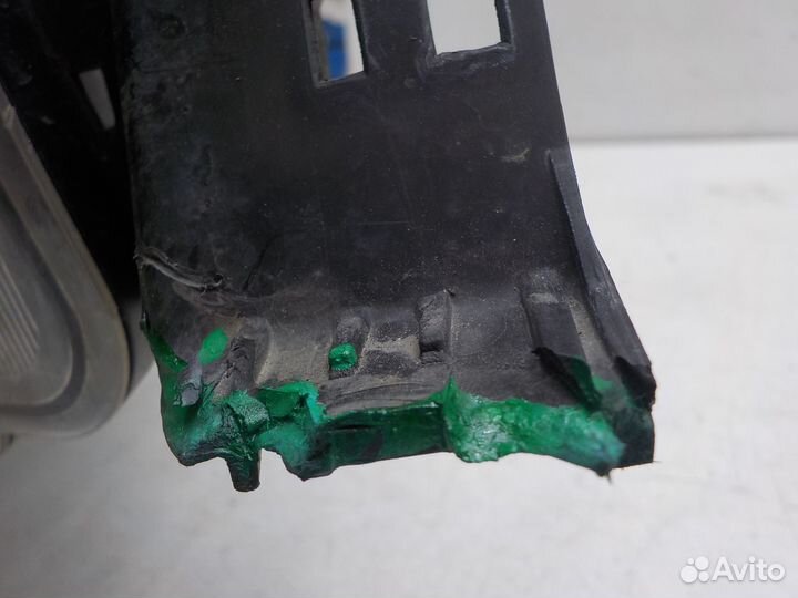 Фара правая Toyota Hi Lux 2015