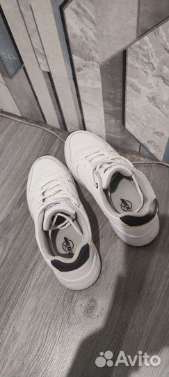 Кроссовки белые