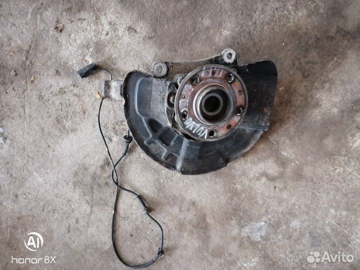 Кулак поворотный передний правый (Volvo S80)