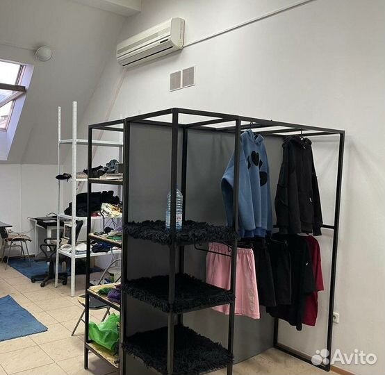 Швейный цех в светлом просторном помещении