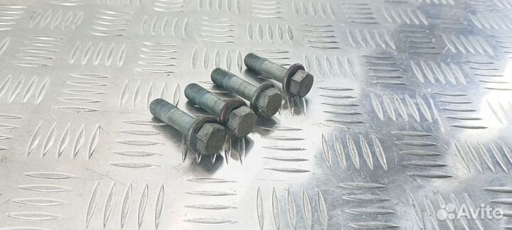 Болт крепления ступицы Honda Cr-V 3 RE