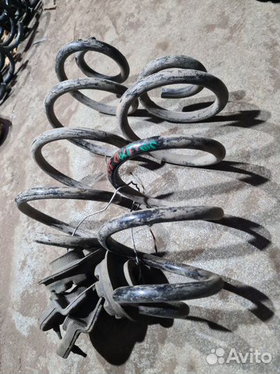 Пружина подвески задняя Nissan Qashqai J10