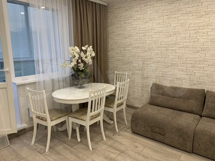 2-к. квартира, 50 м², 1/10 эт.