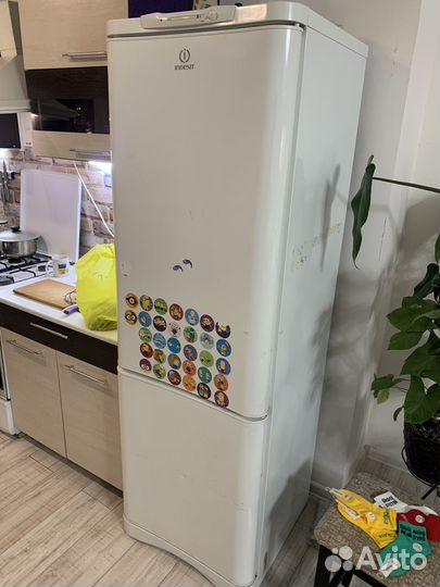 Холодильник indesit