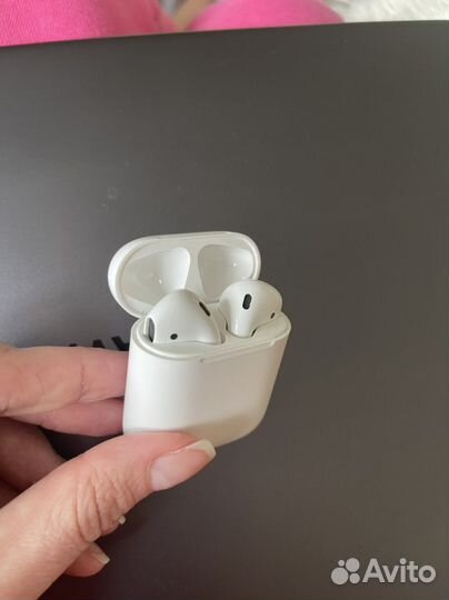 Беспроводные наушники Apple AirPods 2 с футляром