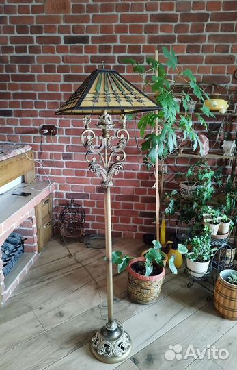 Торшер. Напольная лампа в стиле Тиффани