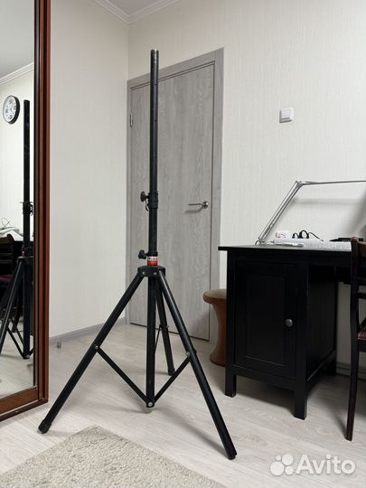 Спикерная стойка