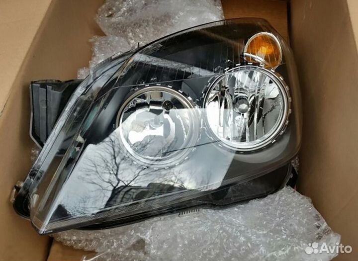 Фара левая LH Опель Астра h н 2004-2010