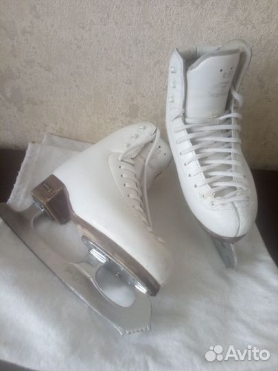 Коньки для фигурного катания Risport RF3, р-р 220