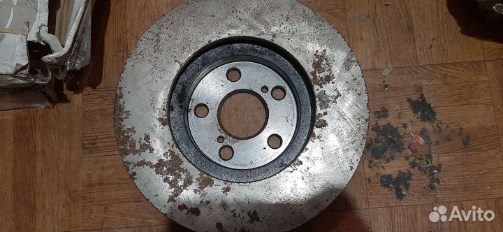 Диски тормозные передние Toyota Avensis 2000-2004