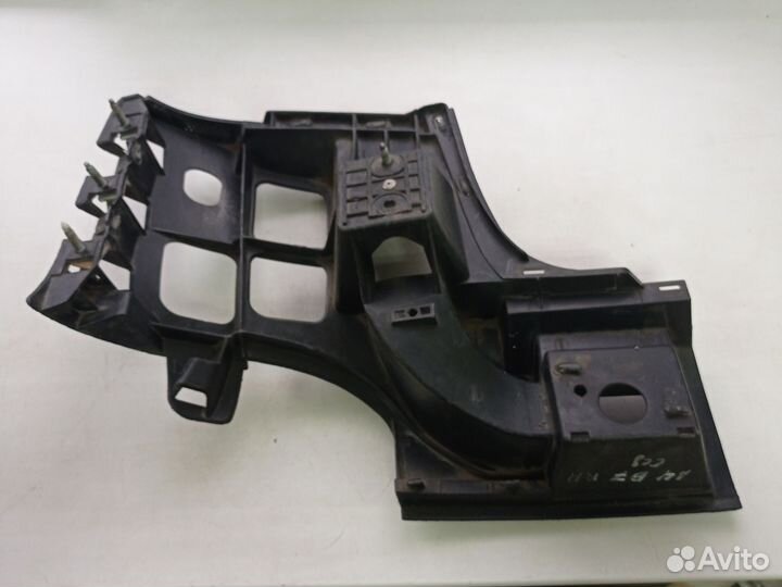 Кронштейн заднего бампера правый Audi A4