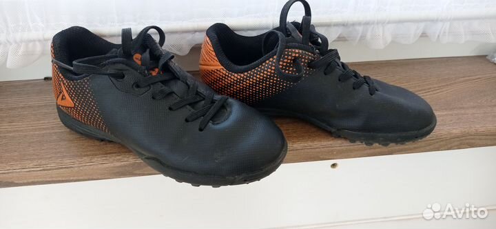 Детские футбольные бутсы