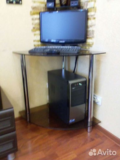 Компьютерный стол стеклянный угловой