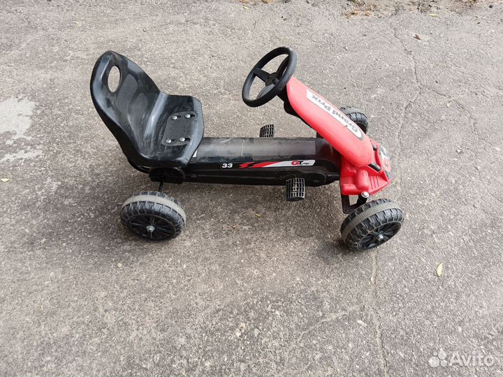 Детская педальная машина